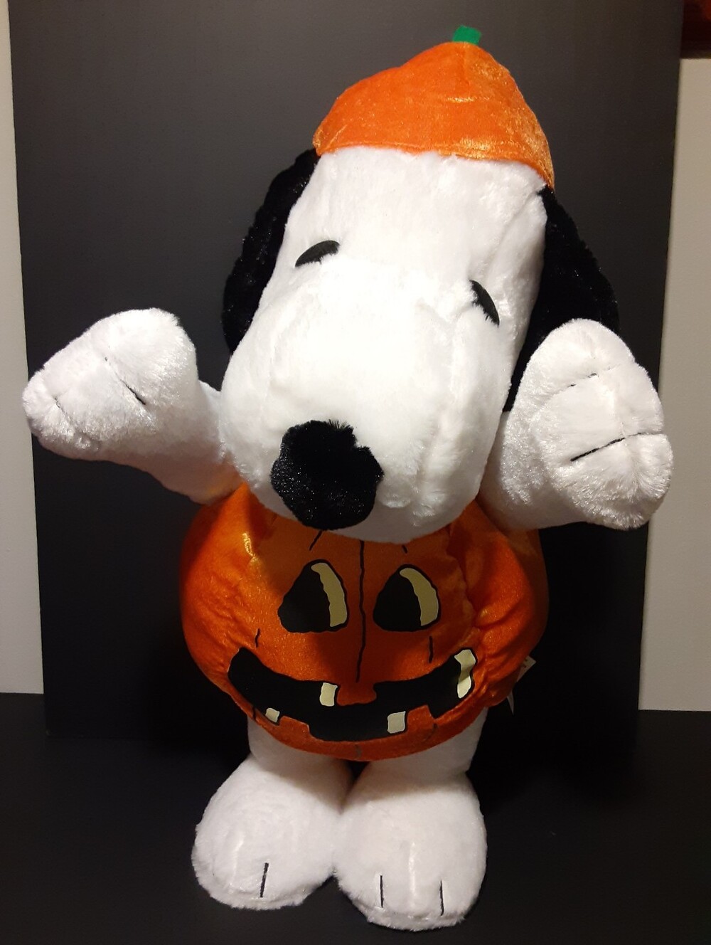 21β Snoopy / Peanuts Large Halloween Standing Door Greeter Plush Pumpkin Costume